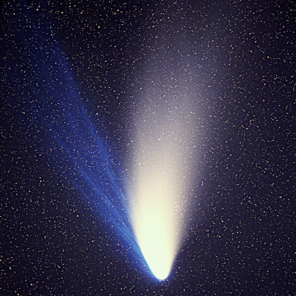 Комета Хейла — Боппа, апрель 1997 года (sternwarte.at)